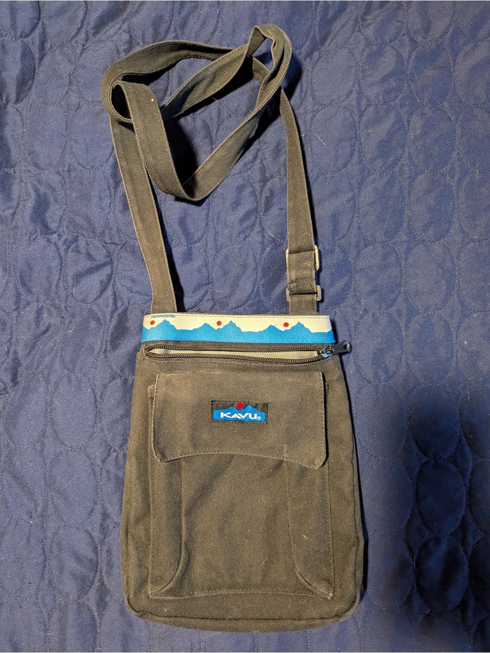 Kavu | Grey Messenger Crossbody Bag with Blue Accent Trim